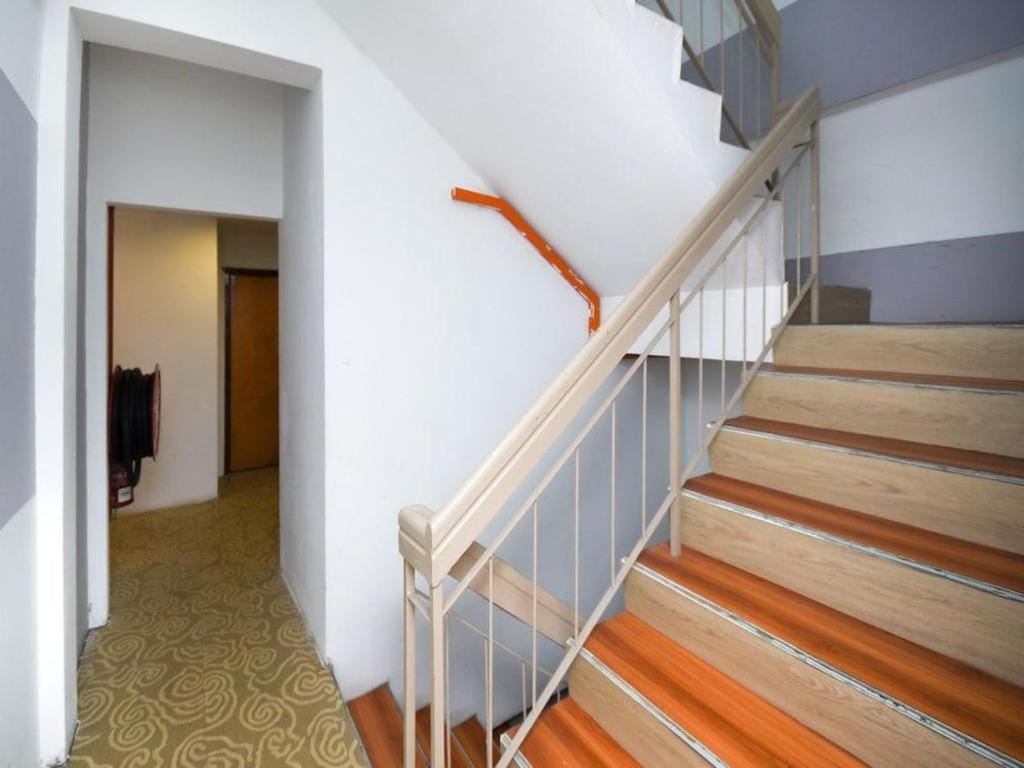 Oyo 1111 Harmony Stay Мири Экстерьер фото